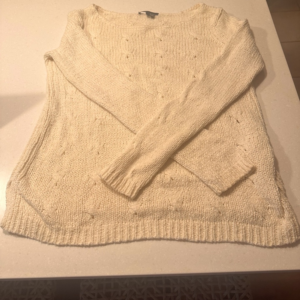 Vince cable knit sweater in cream. Small.